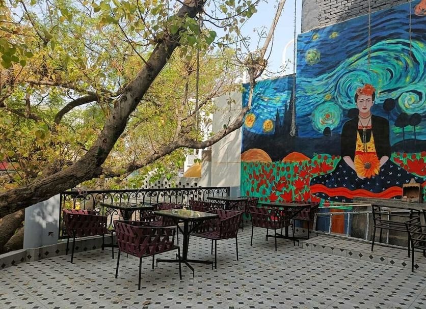 Maya Hotel & Restaurant